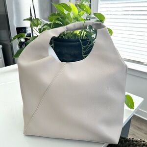 NWOT. Banana Republic Elegant Cream Tote Bag